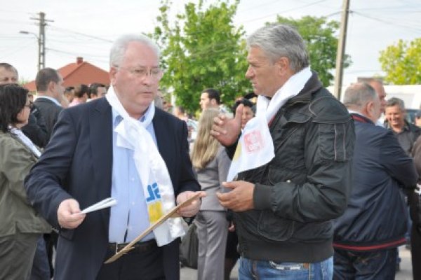 Când Haşotti învăţa politică, Moga citea basme - zice liberalul!